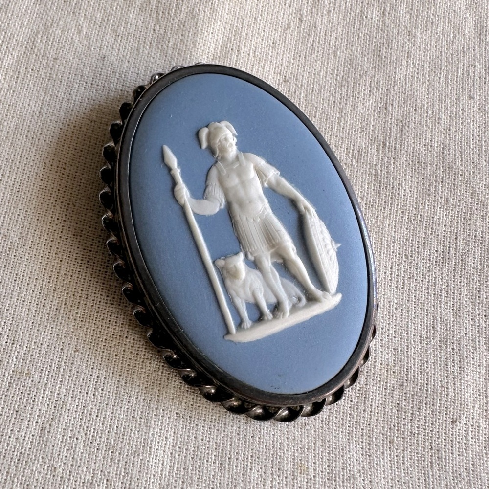 Large Vintage Wedgwood Jasperware Brooch Aries God of war on blue background - Picture 5 of 14